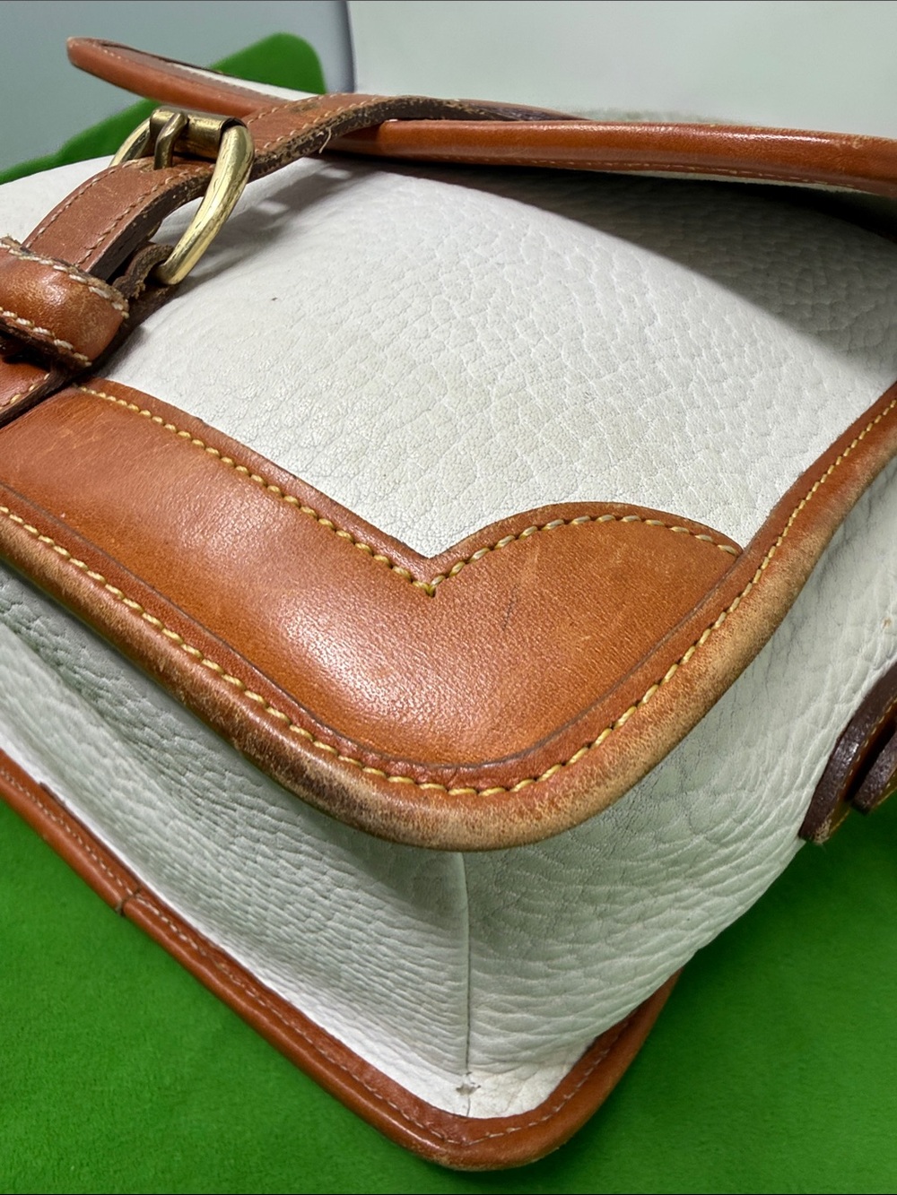 Dooney Bourke White Pebbled Leather Bag - Picture 12 of 17